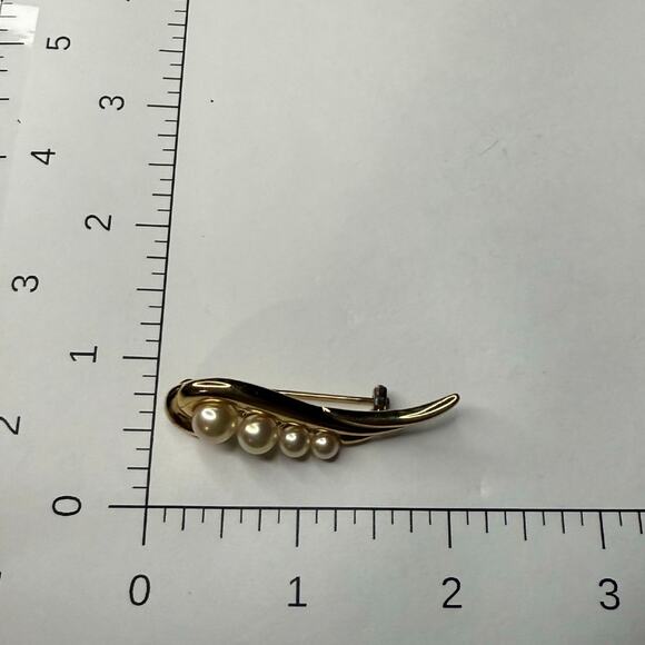 Vintage Majorica Faux Pearl Gold Tone Swirl Pod Bar Brooch Pin Signed - Picture 4 of 4